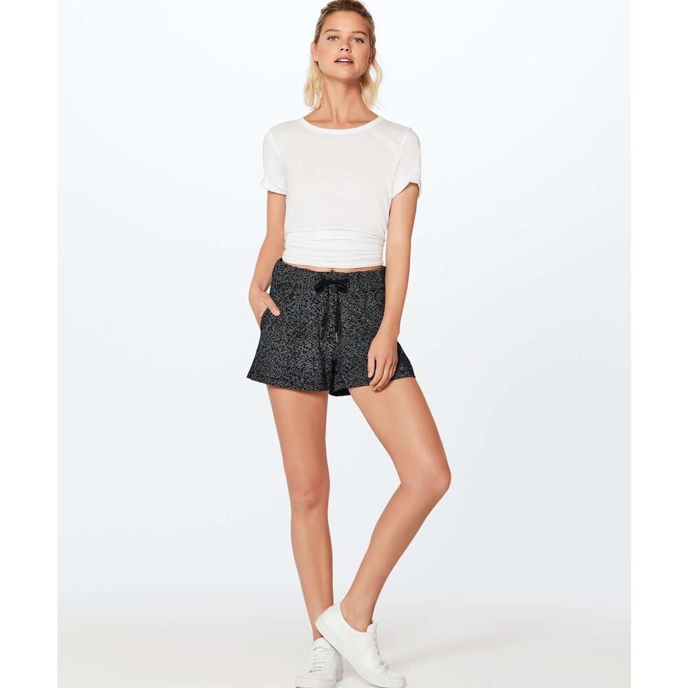 Lululemon on the fly luxtreme shorts - rare black and white
